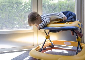 Ini 3 Alasan Penting Kenapa Baby Walker Justru Tidak Menolong Pertumbuhan Bayi