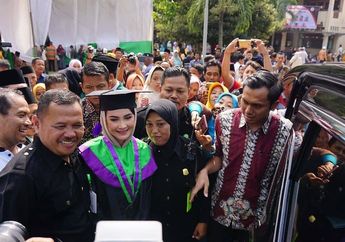 Arumi Bachsin Akhirnya Sandang Gelar Sarjana Setelah 7 Tahun Kuliah