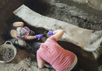 Gali Bangunan Bersejarah, Para Arkeolog ini Justru Temukan Peti Mati dari Timah dari Abad Ke-2