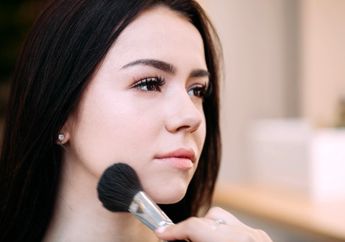 Tak Perlu Maskara, ini 3 Bahan Alami yang Bisa Bikin Bulu Mata Tambah Lentik