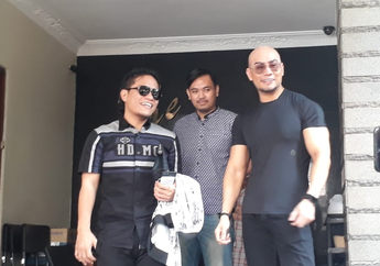 Ungkap Perasaannya Saat Salat Jumat Perdana, Deddy Corbuzier: Lebih Deg-degan Malam Pertama Saya!