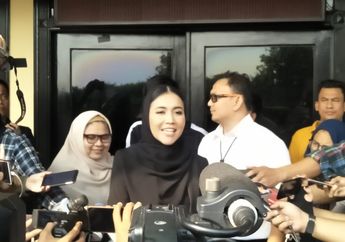 Jerry Aurum Menangis Lihat Lukisan Anaknya yang Dibawa Denada ke Penjara
