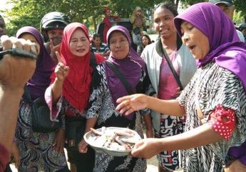 Lapaknya Jualan Ikan Digusur, Puluhan Nelayan di Sikka Gelar Aksi Unjuk Rasa : Anak-anak Kami Makan Batu dan Pasir Mulai Kemarin Pak