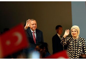 Rakyatnya Hidup dalam Kesusahan, Istri Presiden Turki Kepergok Tenteng Tas Mewah