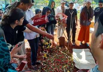 Upacara Pemakaman Jacky Zimah Diwarnai Isak Tangis Keluarga
