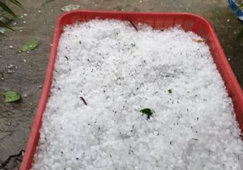 Warga Aceh Panik Saat Daerahnya Dilanda Hujan Es Sebesar Biji Kelereng