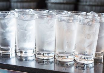 Hati-Hati Kebiasaan Minum Dingin Saat Musim Panas Justru Bahayakan Tubuh!