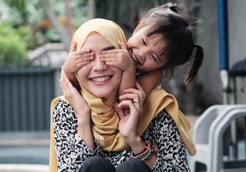 Makin Mirip Sang Mama, Intip Cantiknya Putri Zaskia Adya Mecca yang baru Berusia 7 Tahun, Kala Madali Bramantyo