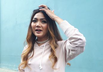 Siap Dinikahi Josscy Sebelum Musim Dingin di Belanda, Rina Nose Diberi Gaun Pernikahan oleh Ivan Gunawan