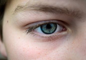 Kedutan di Mata Kiri, Mitosnya Sebuah Pertanda Buruk, Benarkah?