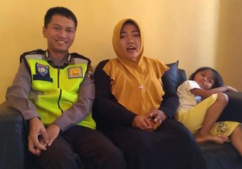 Meski Tubuhnya Lumpuh Sebelah, Brigadir Dian Tetap Selalu Siap Bertugas Layani Masyarakat dengan Senyuman Ramah