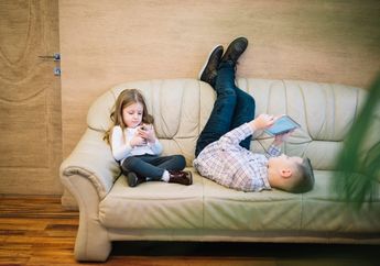 Jangan Biarkan Anak Terlalu Lama Main Gawai Selama #DiRumahAja, Berikut Pemaparan Ahli!