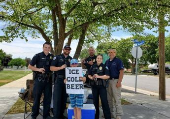 Jenius! Bocah Ini Jual 'Bir' dan Kecoh Polisi dengan Trik Marketingnya