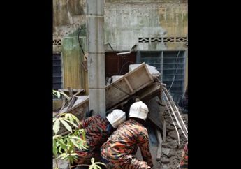 Insiden Rumah Rubuh Menewaskan Seorang Ibu Hamil dan 3 Orang Petugas