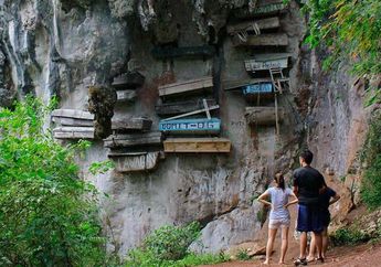 Bukan Dikubur di Tanah, di Daerah ini Peti Mati Digantung di Tebing Agar Lebih dekat Dengan Surga!