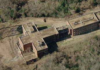 Ngeri! Uji Nyali di Rumah Sakit Tua Berusia 150 Tahun, Pemburu Hantu ini Justru Temukan Mayat di Dalamnya