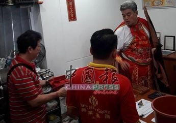 Aneh! Setiap Jam 5 Sore Suara Wanita Ini Berubah Jadi Laki-laki