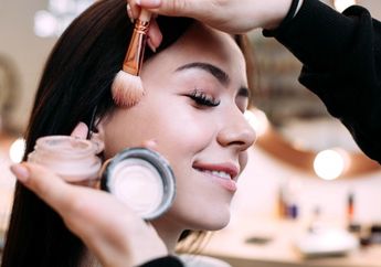 Tutorial Makeup Simpel ke Kantor untuk Kulit Sawo Matang, Anti Menor!