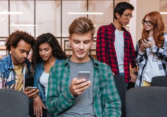 Wajib Tahu! 4 Dampak Buruk Ponsel Bagi Otak Kamu