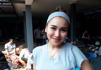 Hanya Pakai Tank Top, Serunya Ayu Ting Ting Joget Bareng Tetangga di Acara 17an