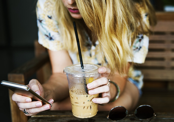 Awas! Bermain Ponsel Lebih dari Lima Jam Sehari Bisa Sebabkan Obesitas