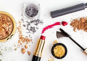 Jangan Dibuang! Ini 3 Cara Perbaiki Makeup Rusak dari Lipstik Patah, Maskara Kering, Sampai Bedak Retak