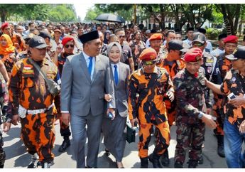 Sempat Ingin Jual Ginjal Demi Lunasi Utang Kampanye, Caleg Asal Pekalongan Ini Akhirnya Terpilih Bareng Istrinya dan Diarak ke Gedung DPRD