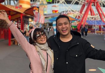 Gilang Dirga Pernah Ngamuk Hingga Pintu Kamar Hancur, Di Video Ini Adiezty Justru Pergoki sang Suami yang Asyik Bermesraan dengan Wanita LAin