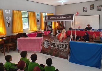 Pedalangan Wayang Sasak Sajikan Edukasi Lingkungan Lewat Wayang Botol