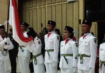 Ketika Air Mata Paskibra di Papua Mengalir Saat Mencium Sang Saka Merah Putih