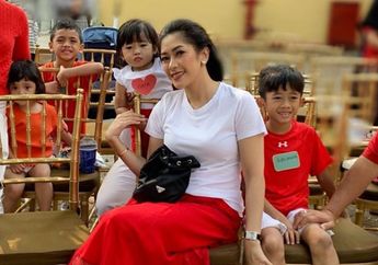 Gagal Ikut Upacara di Istana Negara, Aliya Rajasa Temani Anaknya Lomba di Komplek dan Kenakan Sandal yang Hampir Seharga Sebuah Motor