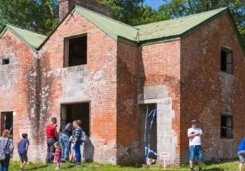 Ditinggalkan Penduduk yang Tidak Pernah Kembali Sejak Perang Dunia II, Desa Berhantu Ini Jadi Destinasi Wisata yang Menarik Wisatawan