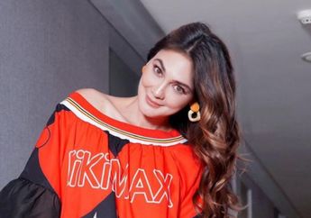 Manis dan Fantastis! Intip 3 Potret Menawan Luna Maya Saat Kenakan Kalung Seharga Rp 750 Juta di Pesta Akbar Pernikahan Anak Raja Sinetron Indonesia Raam Punjabi