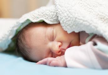 Bisa Ganggu Pernapasan si Kecil, Berikut 3 Bahaya Bayi Tidur Tengkurap, Ibu Harus Tahu nih!