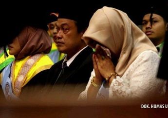 Berdandan Lengkap dengan Toga dan Bercucuran Air Mata,  Ayah Ibu Almarhumah Irza Laila Nur Korban Kecelakaan Kontainer di Boyolali Wakili Wisuda Mendiang Anaknya
