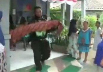 Ditolak Ambulans Puskesmas Karena Masalah SOP, Seorang Ayah Nekat Gendong Jenazah Anaknya Pulang  ke Rumah Duka