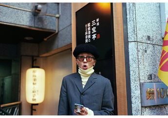 Kompaknya Gaya Mino WINNER dan Ibunya Saat Belanja Bareng Sebelum Manggung di Indonesia