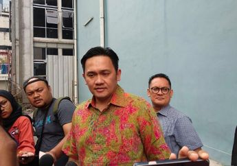 Farhat Abbas Pede Bakal Maju Calon Presiden 2024, Netizen Ngakak Liat Aksi Mantan Suami Nia Daniaty: Masih Halu Ya