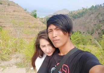 Viral! Pasangan Petugas Kebersihan CIlandak dengan Bule Cantik Asal Austria, Bertemu Lewat Aplikasi Karaoke Hingga Berakhir di Pelaminan