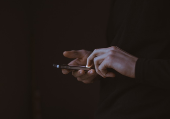 Sering Main Game di Tempat Gelap Bisa Picu Gangguan Otak hingga Kebutaan!