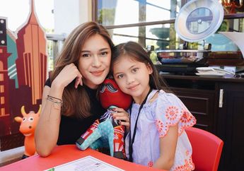 Menolak Usia! Nana Mirdad Terlihat Seperti Kakak Bagi Anak Bungsunya!