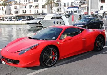 Antar Anak Pakai Ferrari Rp10 Miliar ke Sekolah, Seorang Ayah Dikeluarkan dari Grup Chat Orangtua Murid