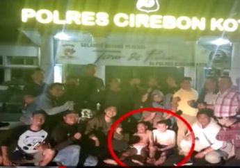 Pria Bertato Pelaku Penusukan Santri di Cirebon Diciduk Polisi, Kaki Pincang Tertembus Timah Panas Lantaran Hendak Melarikan Diri 
