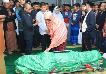Menanti Sang Ibu yang Sedang dalam Perjalanan dari Kalimantan, Santri Berusia 17 Tahun Ini Tewas Ditusuk Orang Tak Dikenal: Rozian Sudah Pulang ke Surga...