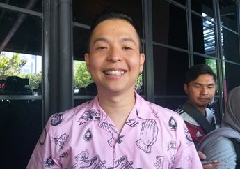 Antusias dengan&nbsp;Kontroversi Livi Zheng, Ernest Prakasa: Biar Orang Juga Teredukasi