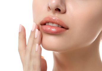 5 Pilihan Bahan Alami yang Ampuh Melembapkan Bibir Kering 