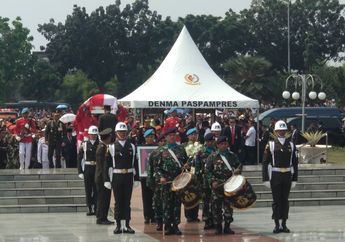 Lagu Gugur Bunga Iringi Upacara Pemakaman BJ Habibie