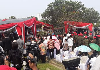 Suasana Upacara Pemakaman BJ Habibie di TMP Kalibata