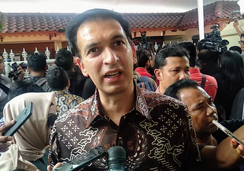 Masih dalam Suasana Berduka, Produser Urung Rilis Poster Resmi Film Habibie & Ainun 3