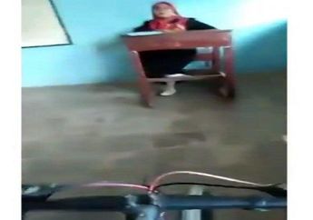 Viral! Video Seorang Siswa Naik Sepeda Dalam Kelas di Depan Gurunya yang Sedang Mengajar, Ditegur Malah Melawan dan Menyepelekan